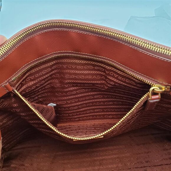 Prada Large Saffiano Hand Bag 354-102425 - Picture 15 of 16